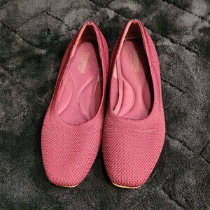 Cushionaire Burgundy Flats